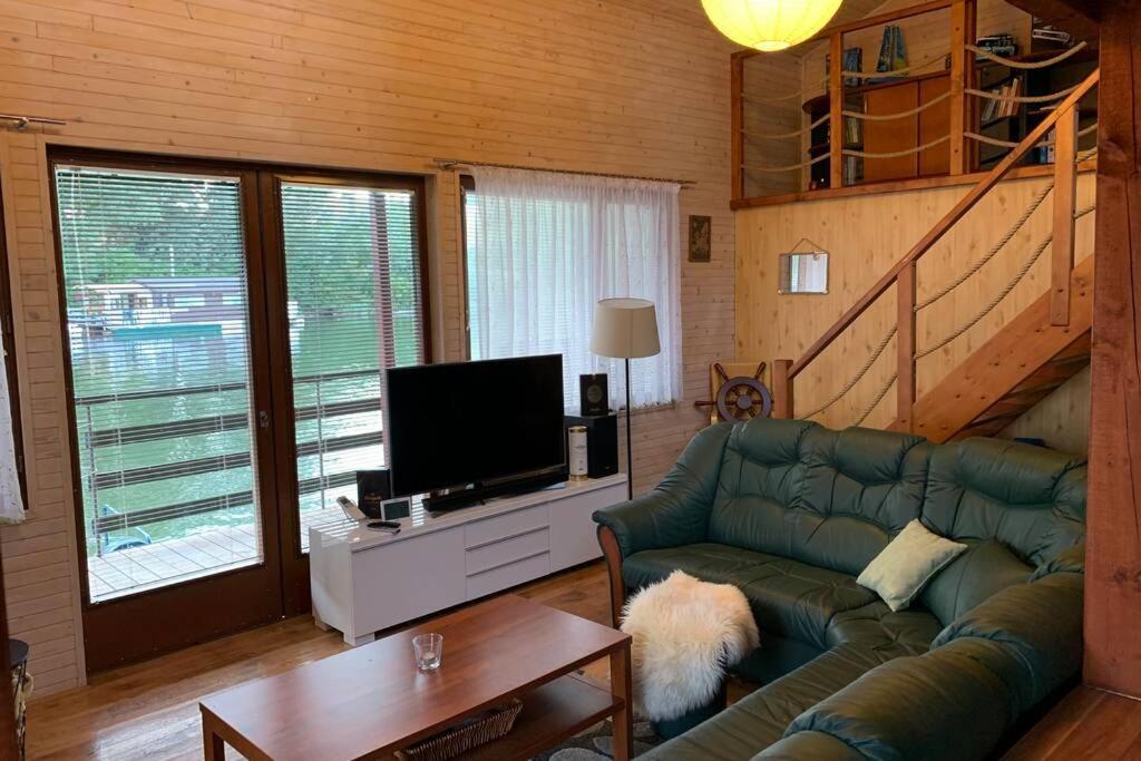 Houseboat - Beacon Of Happiness Hotel Bratislava Ngoại thất bức ảnh