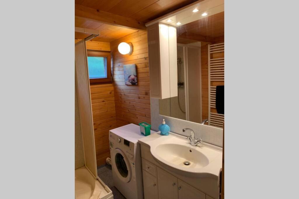 Houseboat - Beacon Of Happiness Hotel Bratislava Ngoại thất bức ảnh