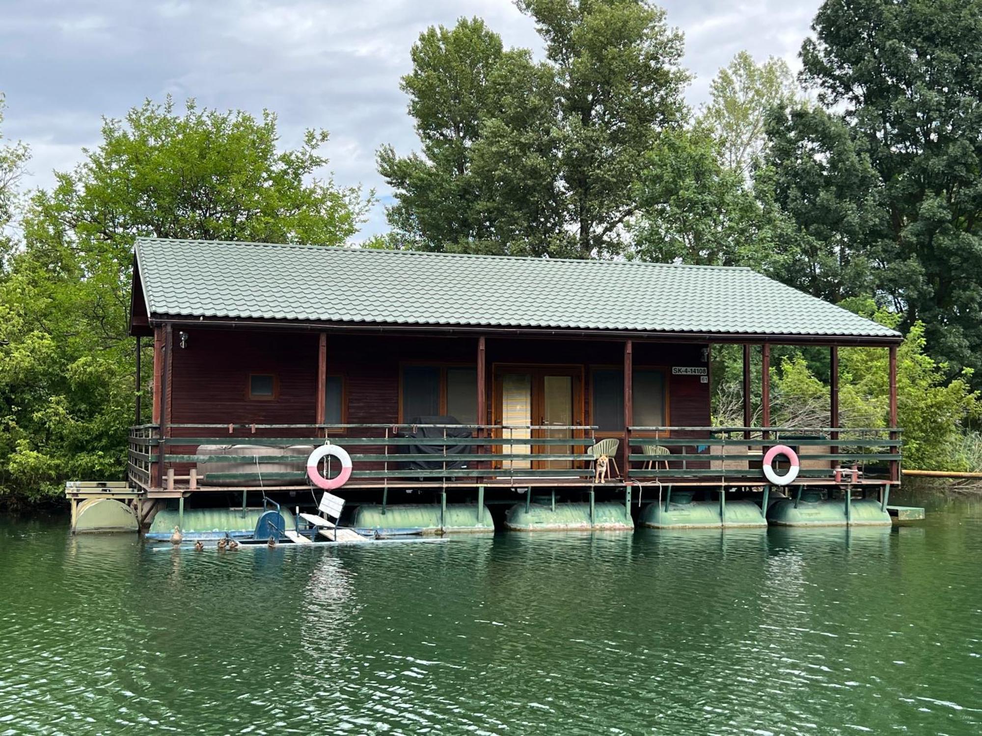 Houseboat - Beacon Of Happiness Hotel Bratislava Ngoại thất bức ảnh